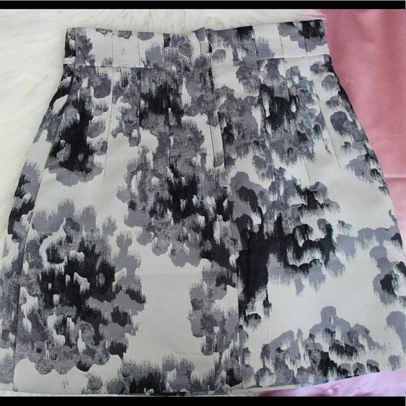 H&M thick high waisted skirt - Picture 7 of 8
